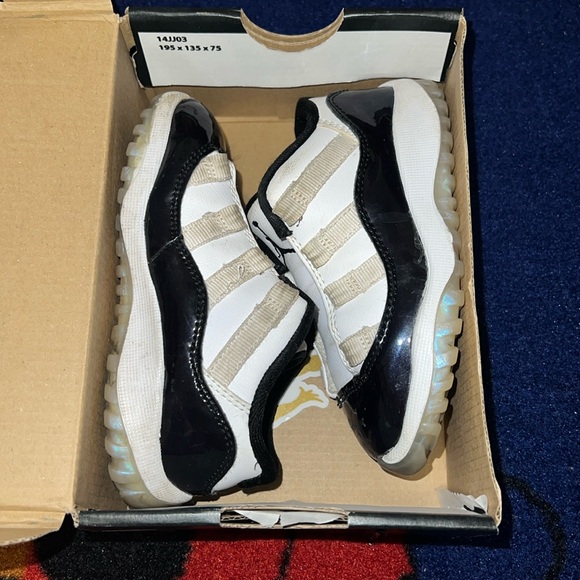 Jordan 11 retro low (kids size 8c) - Picture 1 of 5